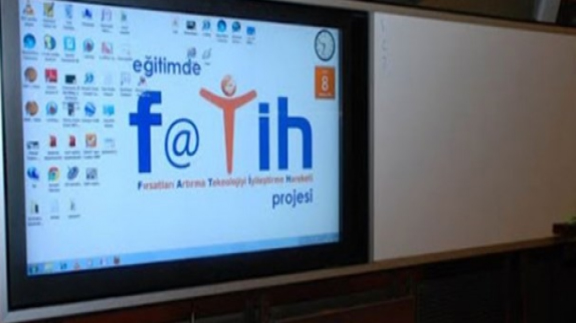 Okulumuzda Eğitimde Fatih Projesi Kapsamında Etkileşimli Tahta Kurulumu Yapıldı
